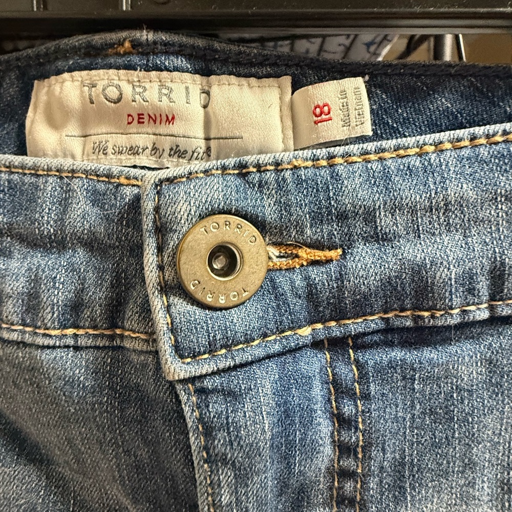 Torrid Blue Jean Shorts with Floral Embroidery - Picture 4 of 4